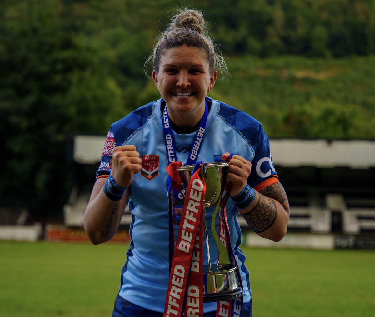 LaurenAitken_8's tweet photo. We’ve only gone and done it again!!!!

Kweens of the South Babyyyyyyyyy 👑 

Betfred Womens Super League South 2021 AND 2022 Champions.

To Be Continued…

#WRL #RFL #WomensRugbyLeague #BWSLS #GrandFinal #Champions #MyGals #8 #HistoryRepeated

📸 @deano_photos thank you so much https://t.co/xDQ94cTZz0