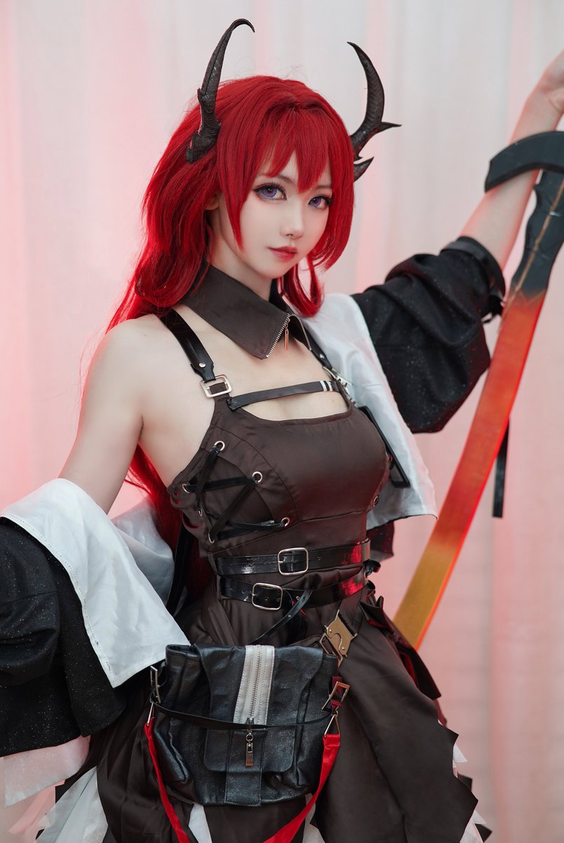 coser_BOSS's tweet photo. #アークナイツ  #Arknights  #明日方舟 #リヴァイ 
Surtr 史尔特尔 https://t.co/3neQ2v54rK