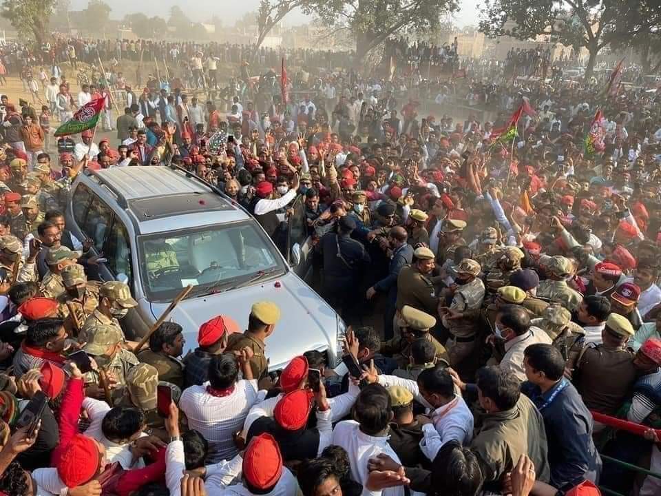 MaddulaYadav's tweet photo. No leader in the country has so much popularity
As much as the people of Uttar Pradesh love their son their leader, Dhartiputra Hon'ble Akhilesh yadav A visit of West UP
In Gujarat, 2 thousand people do not gather to listen to Modi ji, crowds are gathered with money. https://t.co/ZH5Iwdrdvi