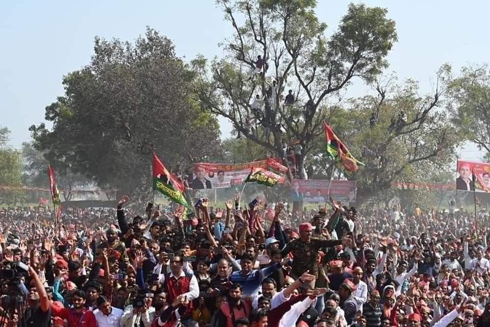 MaddulaYadav's tweet photo. No leader in the country has so much popularity
As much as the people of Uttar Pradesh love their son their leader, Dhartiputra Hon'ble Akhilesh yadav A visit of West UP
In Gujarat, 2 thousand people do not gather to listen to Modi ji, crowds are gathered with money. https://t.co/ZH5Iwdrdvi