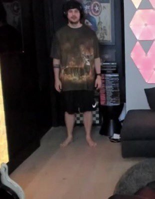 takemyblender's tweet photo. choose ur fighter https://t.co/FebGDALo9s