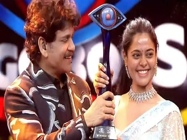thebindumadhavi's tweet photo. Happy bday nag sir….. thanks for guiding us well and missing all the weekend interactions with you sir…. 
Hope our paths cross again :)) @iamnagarjuna https://t.co/PHTlRMm3Op