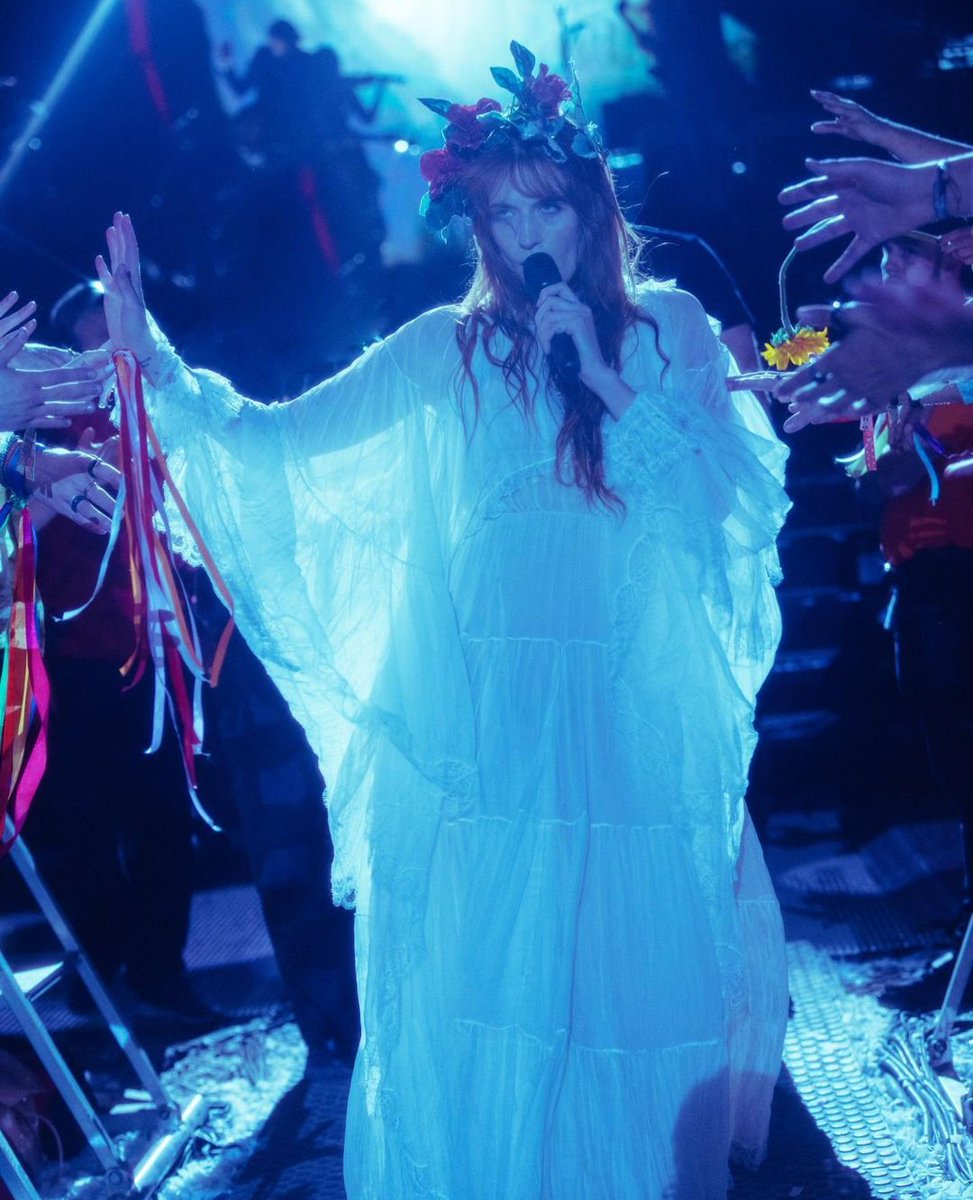 theflocast's tweet photo. Episode 7 of FloCast is here! In this episode we have FloCast's first official interview! We chat with @camilla_tessa about her experiences at some of @florencemachine's festival shows this summer and get excited for the upcoming North American tour! https://t.co/05gLSB8cNi https://t.co/sm8dTjTDta