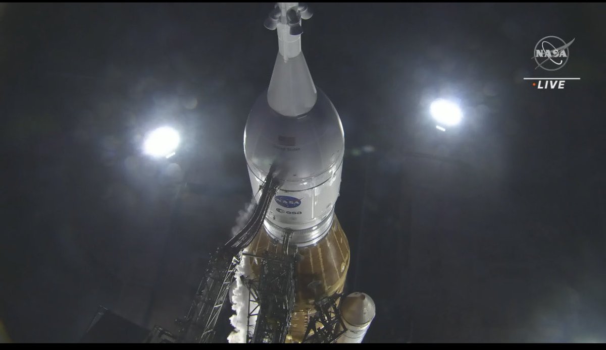 MonicaGrady's tweet image. I like this shot of #Artemis1 because it shows the @esa #ServiceModule - the section below @NASA_Orion for all the control systems @NASAArtemis @AirbusSpace