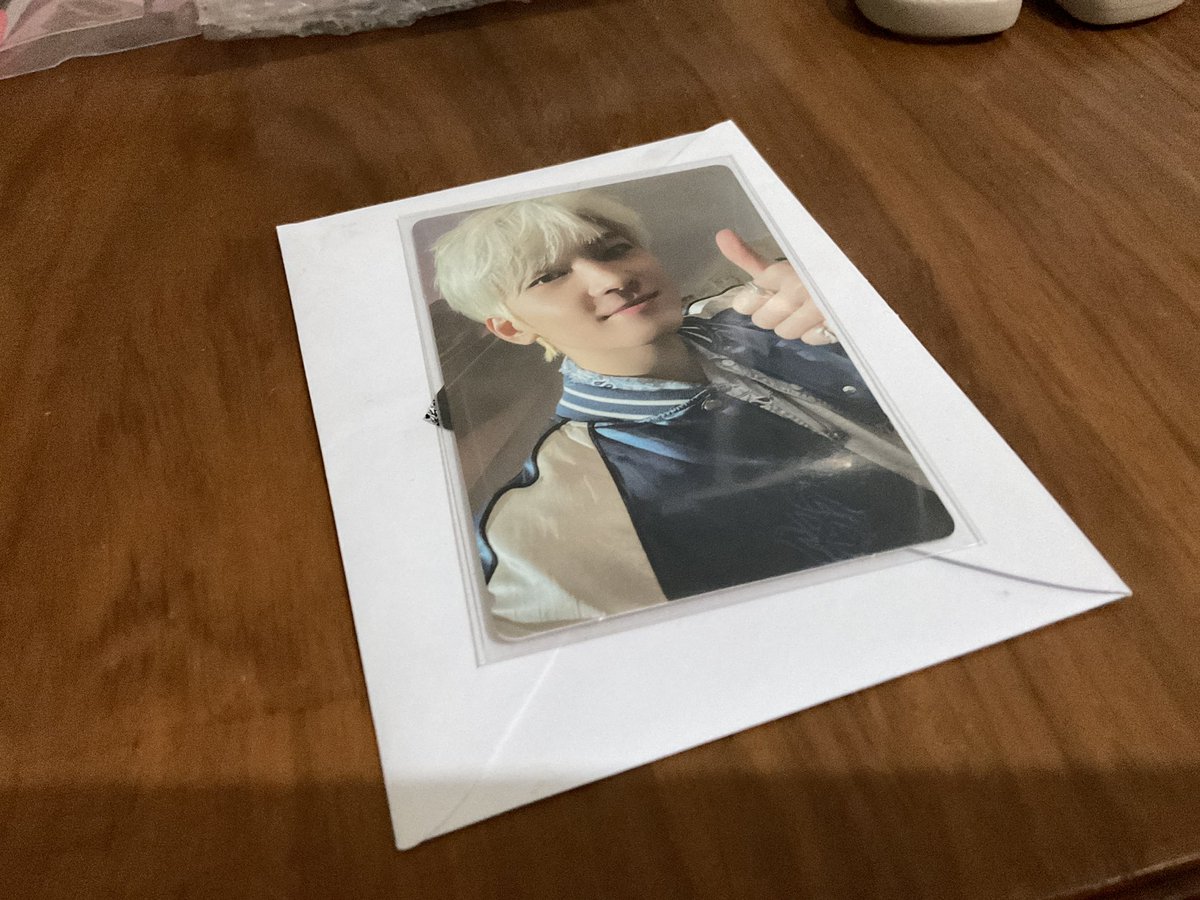 pjmftkoo's tweet photo. 💌 #venimails
hi ~ @sunjay_luvr
thank you so much for bringing one of my prio and atenista agenda pc’s home 😭😭😭😭 gRABE AMPOGI TT honestly i was v scared kasi galing pa davao yung parcel but it came safely to me :( thank u for packing him well! to more transactions w u <3 https://t.co/4LWDR3zCTJ
