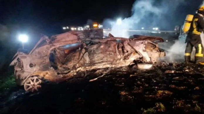 El_vengaK's tweet photo. Urgente: Murió calcinada en un accidente Stella Lautre,  que habia denunciado por violación al macrista  Manuel Mosca, ex presidente de la camara de legisladores de la provincia de Bs As https://t.co/BLwz79VwLo