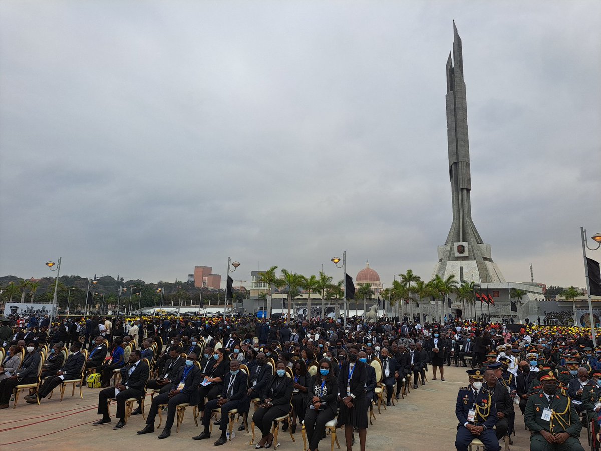 EstelleMaussion's tweet photo. #Angola Recit des funérailles de José Eduardo dos Santos dans un contexte très politique #Luanda https://t.co/esaENMwJmQ