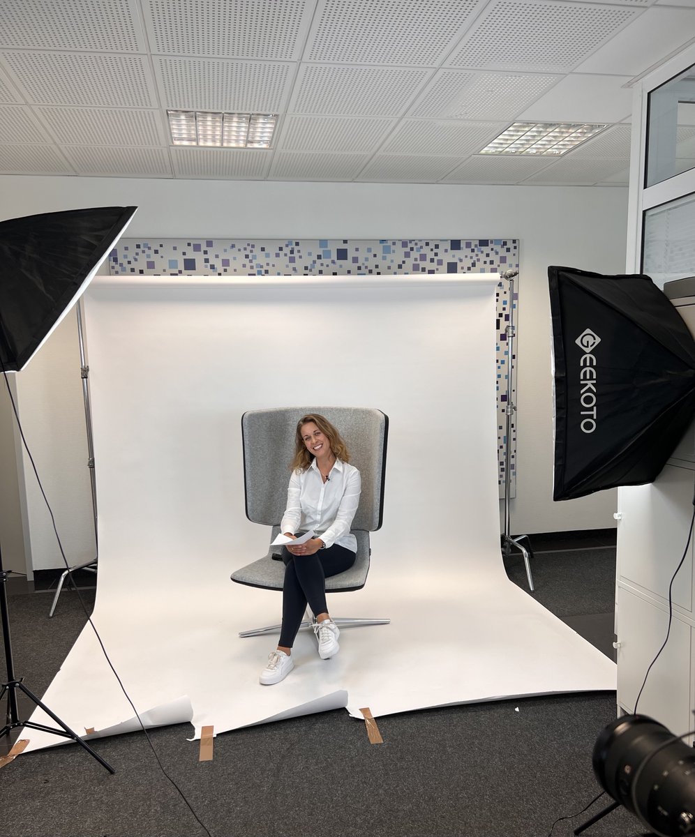 PropertyExpert_'s tweet photo. #BehindtheScenes 👀

Unser #PXTeam arbeitet fleißig an einem neuen Projekt mit guter Unterstützung der Rheinschurken GmbH. 

Beobachtet in den nächsten Wochen unsere Social-Media Kanäle, um nichts zu verpassen. 🤓

#AusSchädenklugwerden #KlugeKöpfe #PXTeam https://t.co/o3wN1RnmIP