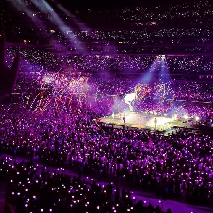 lo_ovebts's tweet photo. BTS best crowd moments — a very needed thread https://t.co/3xLgc4Y06s