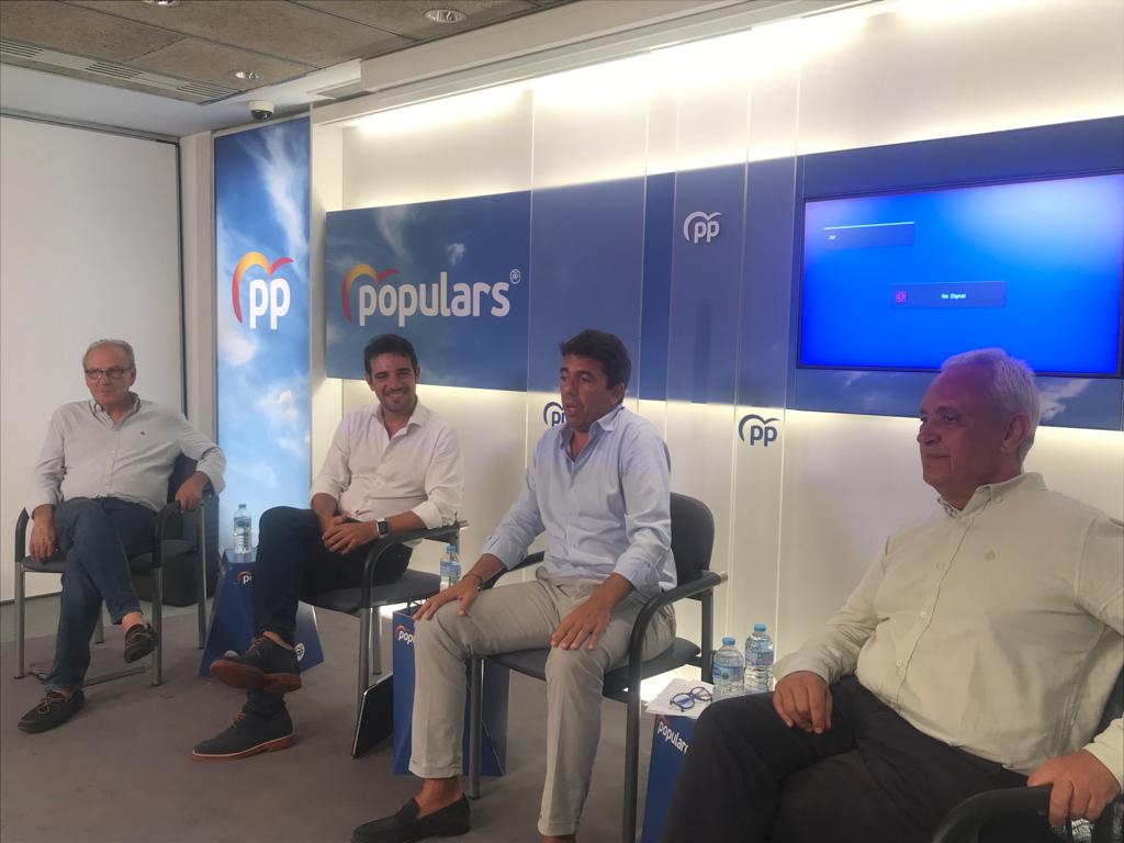 PPBarcelona_'s tweet photo. Reunión del Comité Dirección presidida por @manureyeslopez, como invitados @CarlosMazon40 y @santirodriguez
Este es un curso político clave para consolidar el proyecto del @PPBarcelona_
Estamos #Preparados para recuperar la presencia en todos los Ayuntamientos #Municipales2023 https://t.co/5gcrF6YKIr