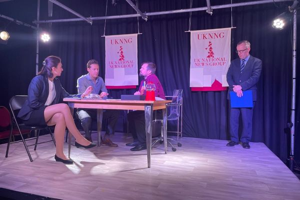 ‘Extremely relevant &amp; very funny’: Farine Clarke’s play #LondonZoo at <a href="/BreadandRosesTC/">The Bread & Roses Theatre</a> is set at the turn of the millennium but its characters are depressingly recognisable, says Claire Roderick for <a href="/FairyPowered/">FairyPoweredPro</a> #theatrereviews ★★★★ dlvr.it/SXQ67L