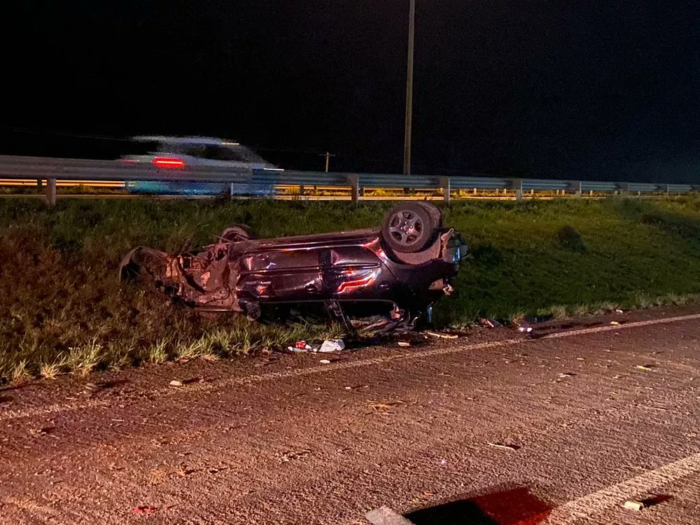 Passageira sobrevive a capotamento, sai do carro e morre atropelada na BR-116 glo.bo/3AVFn0P #g1