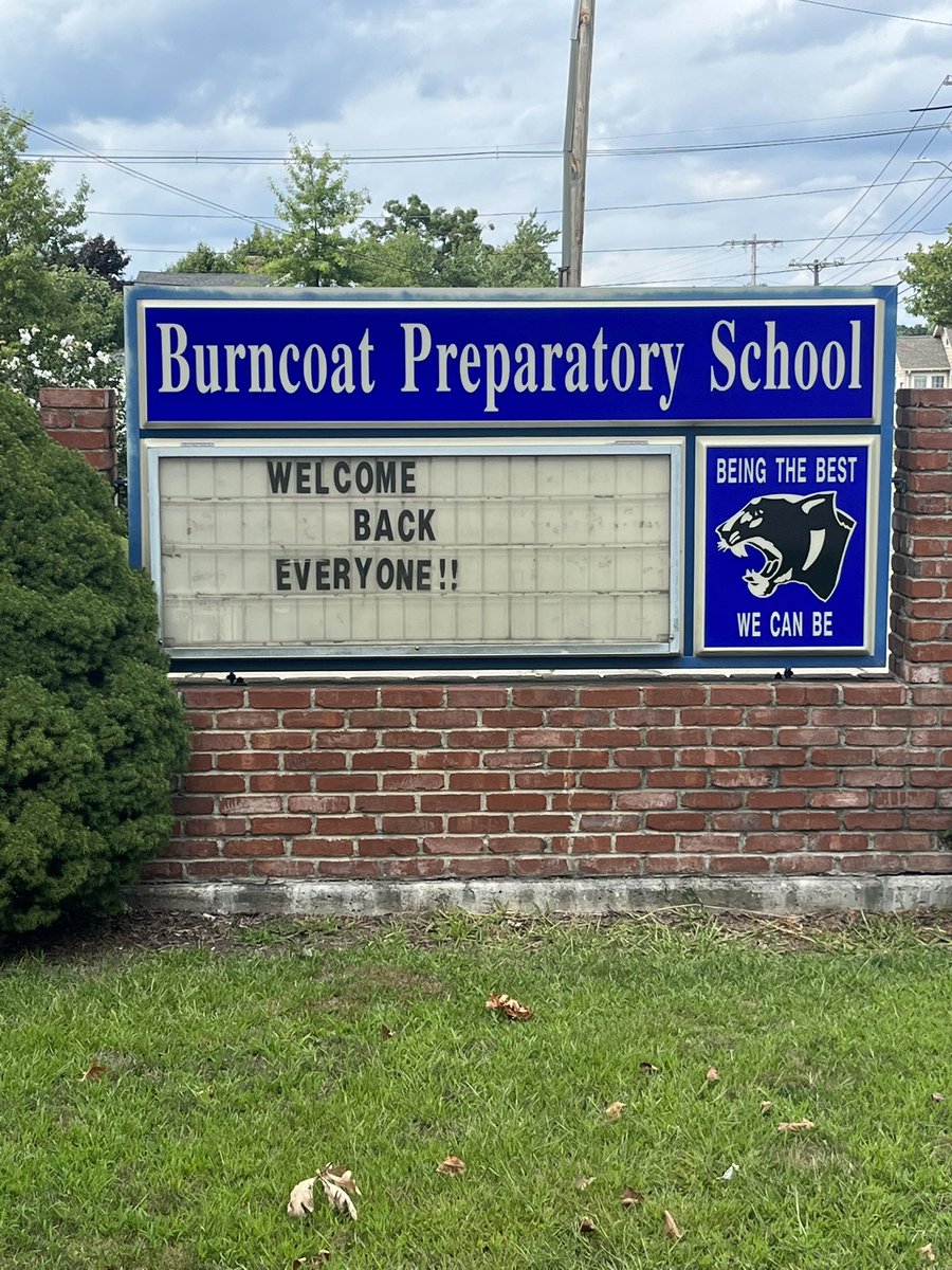 samuel_fanfan's tweet photo. Happy First Day! Burncoat Prep teachers and staff are excited to see all of the smiling faces back in our building. #burncoatprep #educators https://t.co/vwBCwWMVsd