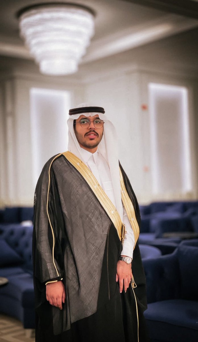 ZIYAD_MU14's tweet photo. 🎓'١٤٤٤/٢/٢هـ'🎓
(وآخر دعواهم أن الحمدلله رب العالمين) 
ما كان الطريق محفوفا بالورود ولا ينبغي أن يكون ولكن الله معي أعطاني أكثر من ما أستحق وأكرمني أكثر من ما اجتهدت له .. 
بفضل الله تخرجت من جامعة القصيم وحصلت على درجة البكالوريوس بتخصص "الرياضيـات"🎓 https://t.co/kIraKYsyZ8
