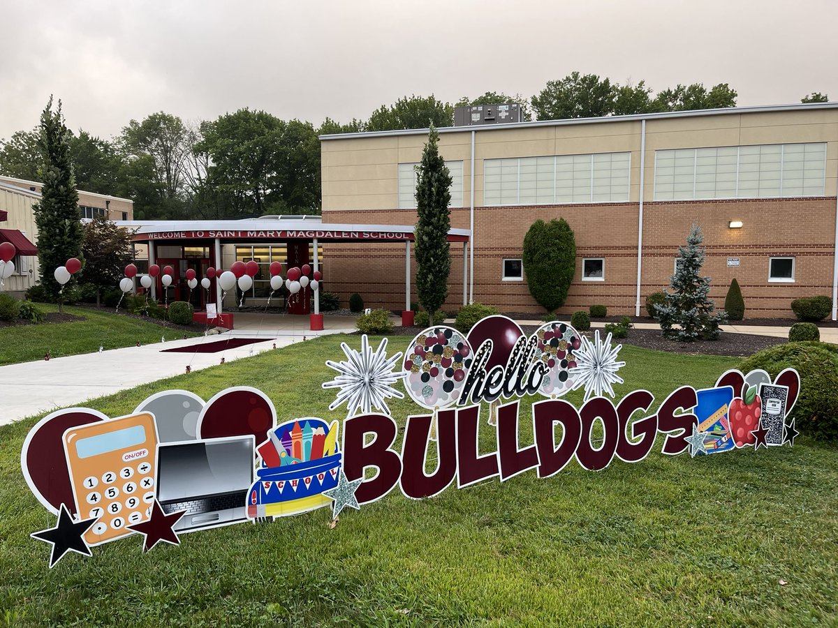 PatrickTiernan's tweet photo. 🔥FIRED UP FOR THE NEW SCHOOL YEAR🔥
🤩Rolling out the red carpet for our students!
👏It’s going to be a GREAT year to be a Bulldog! 🐾🐾🐾
#BacktoSchool2022 #WilmDE #CDOW https://t.co/a5fftgnZYF