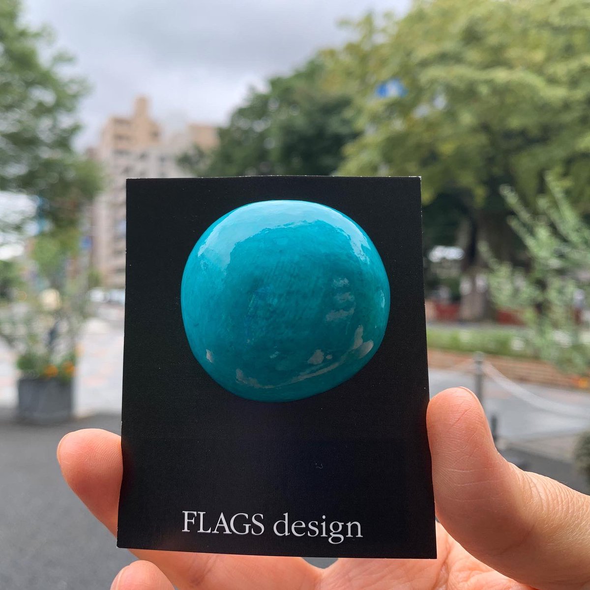 FuchuTerrace's tweet image. 「一点ものマカロンブローチ」
唯一無二の色、形です！
by @flags_design 

府中テラスにて展示&amp;amp;販売しています！
オンラインショップには他にも様々な作品がありますよ！！

#自分カラーを身につける

#flagsdesign #府中カフェ #府中グルメ #府中