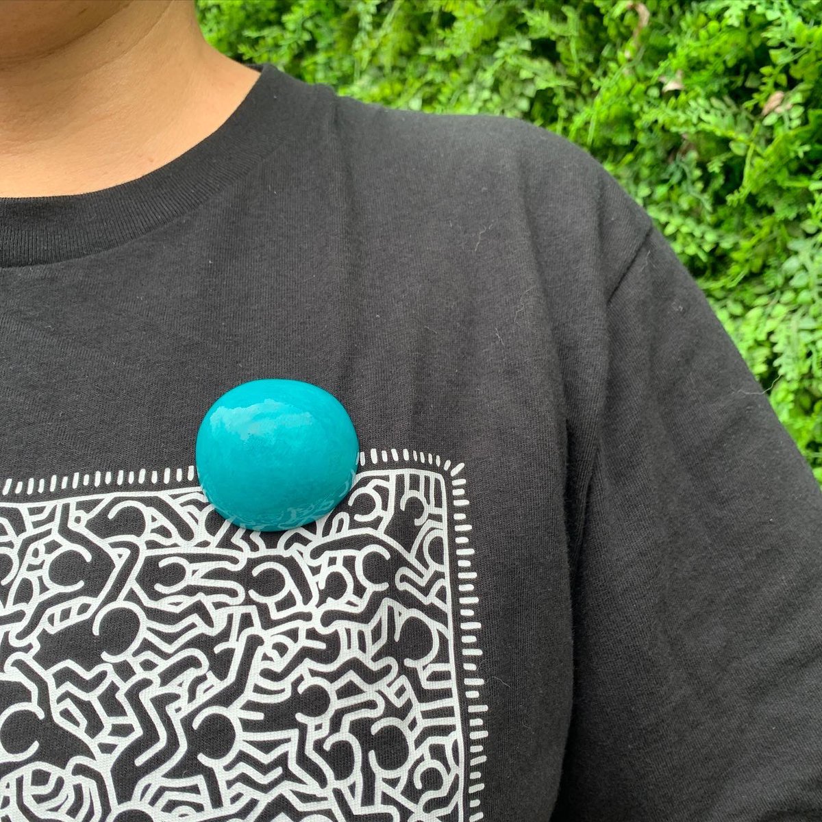 FuchuTerrace's tweet image. 「一点ものマカロンブローチ」
唯一無二の色、形です！
by @flags_design 

府中テラスにて展示&amp;amp;販売しています！
オンラインショップには他にも様々な作品がありますよ！！

#自分カラーを身につける

#flagsdesign #府中カフェ #府中グルメ #府中