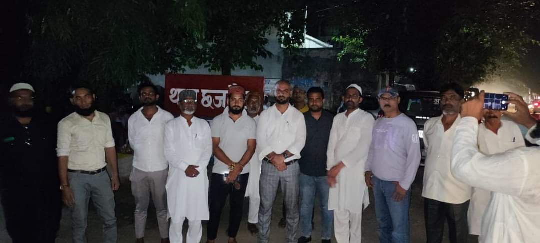 aimimupho's tweet photo. बैरिस्टर @asadowaisi साहब के आदेशानुसार मुरादाबाद ज़िलाअध्यक्ष #मोहिद_फरगानी एहतेशाम मंसूरी, जकीरायनी आदि का एक डेलिगेशन दूल्हापुर गाँव थाना छजलैट मुरादाबाद भेजा गया, जहां सामूहिक नमाज़ को लेकर 26 लोगों पर https://t.co/oPw5W2vqei