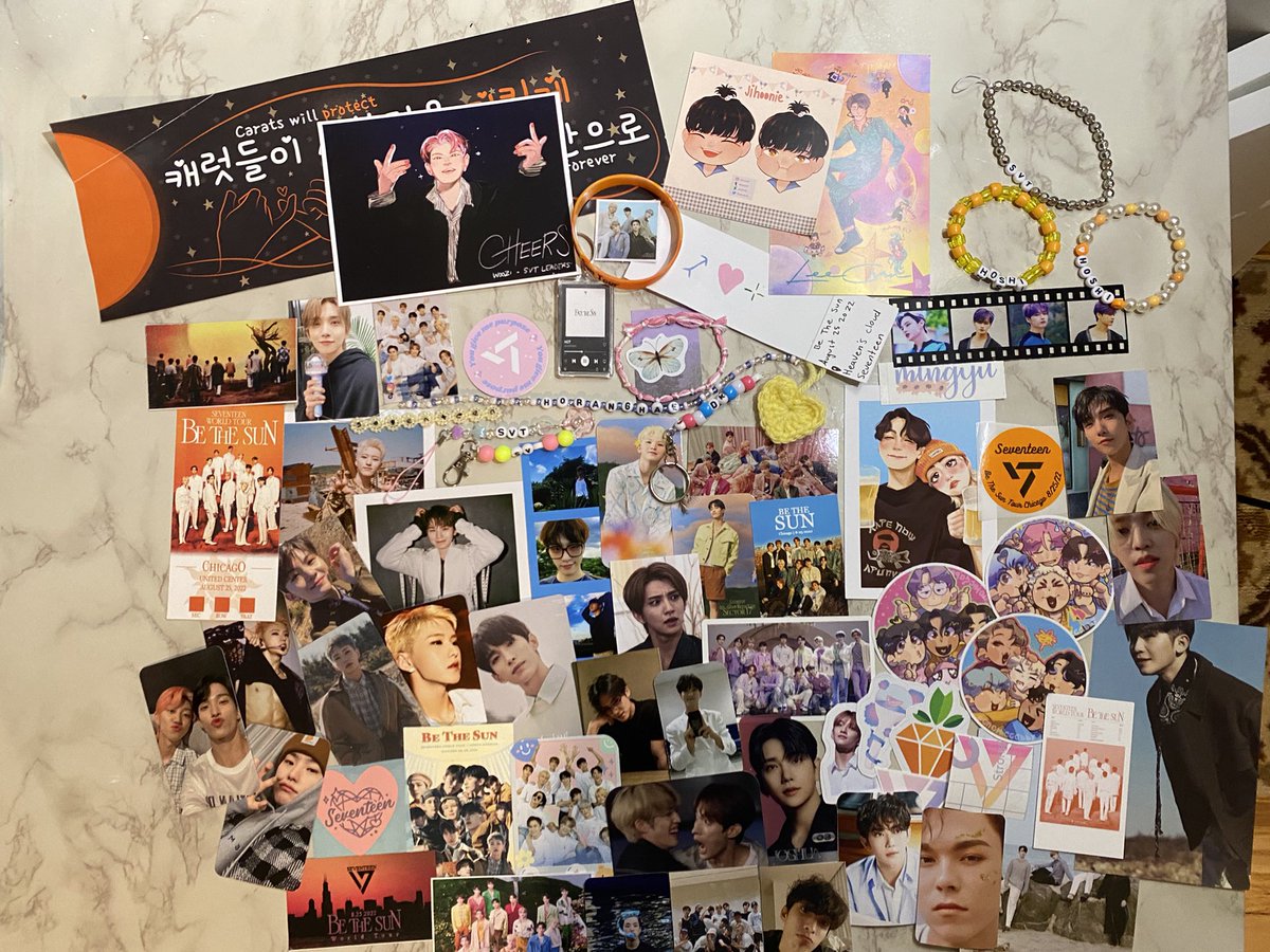 USSATEEZ's tweet photo. finally opened all the freebies i got at #SEVENTEEN Chicago 💙 thank you to everyone that made and handed them out, they’re such a great memory of the concert 🥺 https://t.co/WqbOUkIUfQ