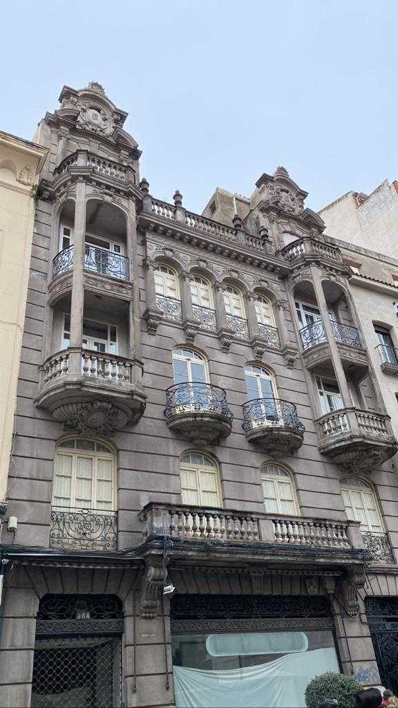 Pasear por Jaén es una auténtica gozada 🥰 su arquitectura civil hace que nos quedemos maravillados. Esta casa está en Bernabé Soriano, una de las calles más bonitas de la ciudad. ¡A que mola!

<a href="/jaenturismo/">Jaén ParaísoInterior</a> <a href="/turismodejaen/">Turismo Jaén</a> <a href="/CulturaTurism/">Patronato de Cultura</a>

#claritasturismo #claritasjaen  #jaen