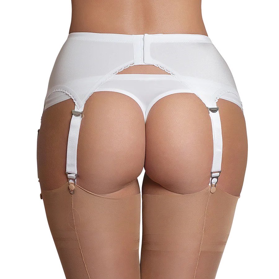 🤍 New 🤍 Feminine white 6 strap classic suspender belt by Nylon Dreams. Features quality metal clips, adjusters a two inch fine waistband adjustment, for a perfect fit. Sizes: XS-XXL
#nylondreamslingerie #suspenderbelt #garterbelt #pluslingerie
essexeelegs.co.uk/products/ndl2-…