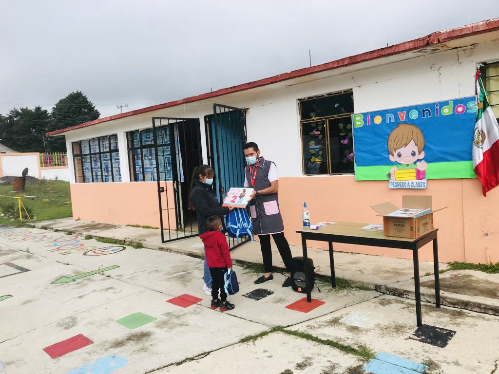 hectordokas's tweet photo. Nos encontramos en el Jardín de Niños “Arturo Toscanini” CCT 15EJN0699B, en el municipio de #VillaVictoria, para entregar los libros de textos gratuitos a la comunidad escolar #CicloEscolar 2022-2023 para las niñas y los niños del #Edoméx. @SrebVb @geramonro05 @TinocoGRogelio 👨🏻‍🏫 https://t.co/lpiGZJi923