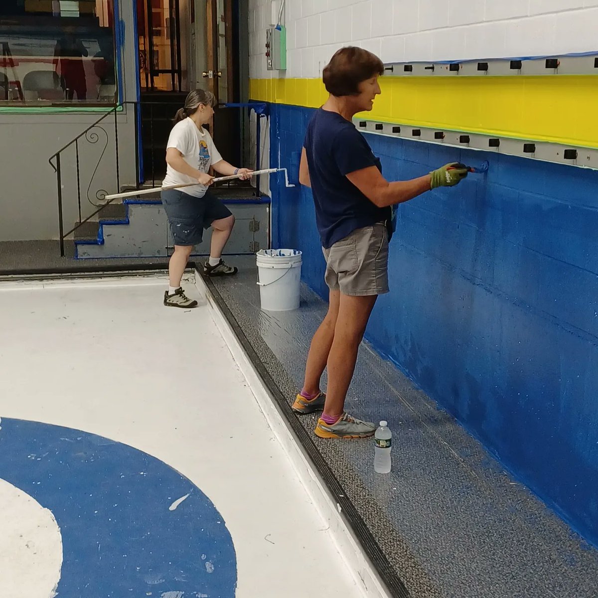 So we have a new look, but how did we get there? Of course, we start with thanking our club members who volunteered their time to help out! @GNCC_curling @usacurl #curling #fun #growthegame #renovation #newseason 🥌🧹🏠