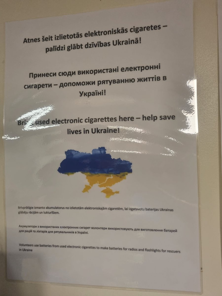 GirtsS's tweet photo. Vienu lietu visu laiku aizmirstu uzrakstīt.
Lūgums tiem, kas Saltus lieto - nesiet savus izlietotos uz Boršču, Ģertrūdes ielā 6 un lieciet šajā kastītē. 

Tie nonāks prasmīgās rokās un to baterijas darīs labus darbus Ukrainas aizsardzībā! https://t.co/X74vII740c