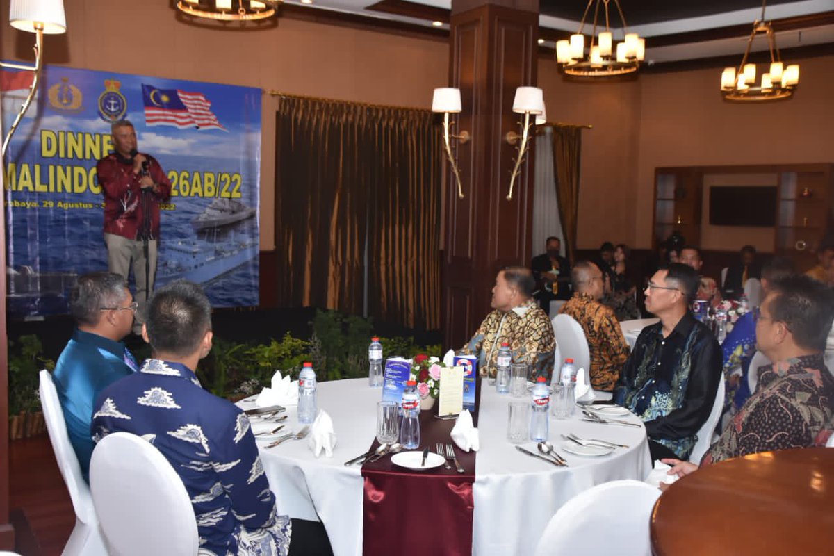 MPA_Barat's tweet photo. Senang Bertemu Bapak2…

Delegasi @tldm_rasmi &amp; @_TNIAL_ beramah mesra semasa Majlis Makan Malam Rasmi sempena #ExMALINDOJAYA 26AB/22. Acara ini mengeratkan lagi kemesraan yang sedia terjalin.

@fmyeor
#NavyNews
#DefenceDiplomacy
#RPEX22 https://t.co/YoxIGoe7tR