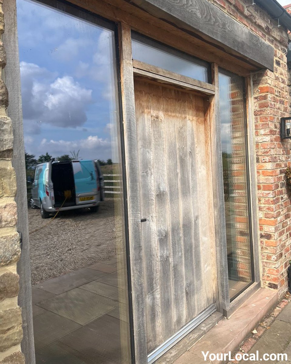 YourLocal_com's tweet photo. What's that reflected in the window? Must be https://t.co/7F9EOJNnkq! https://t.co/vrUsXvsonv