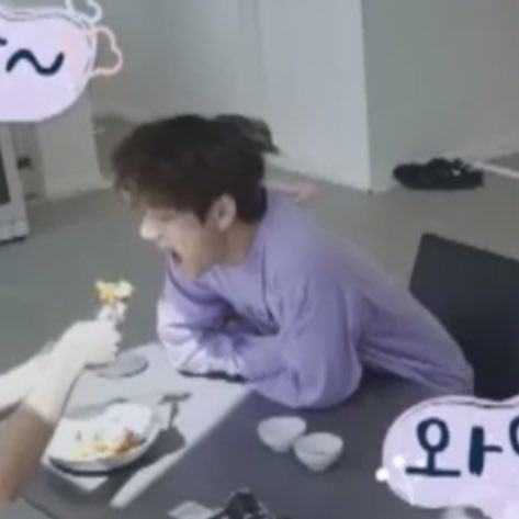 V_taevely's tweet photo. 와앙 귀여운 아기새 태횽이 https://t.co/ugDy8PcrpI