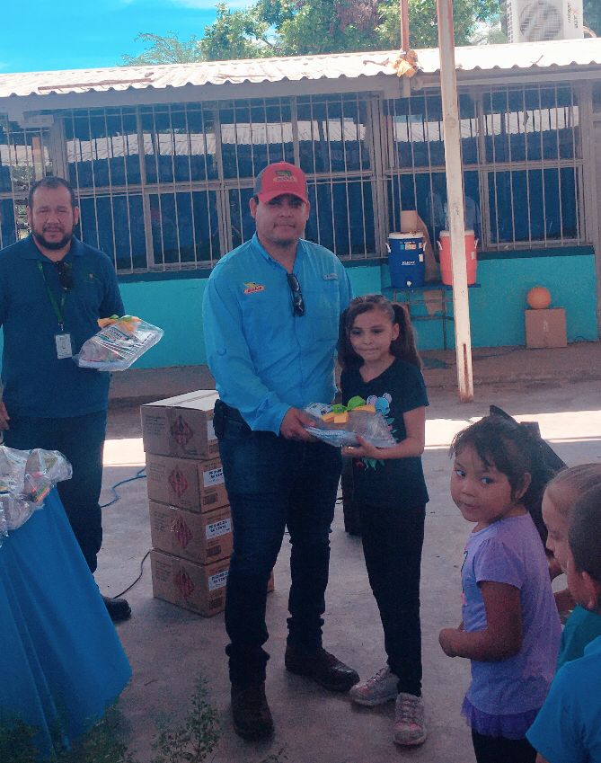 AOASSoficial's tweet image. #AOASS y #Proaoass  en conjunto con @GrameenMX, entregamos útiles escolares a niños de la escuela "Héroes de Chapultepec" de la comunidad de Agua Blanca. Con el fin de apoyar a los niños en su regreso a clases. 
#VoluntariadoAOASS
🤓📗✏️