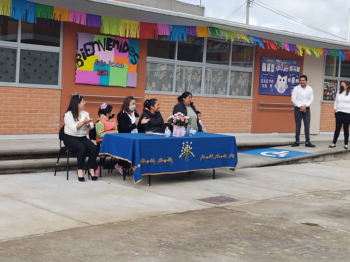 Cam5Temoaya's tweet photo. Se realizó la ceremonia de inicio de #cicloescolar en el cam no.5 Dr. J. De Jesús González de #Temoaya #edomex.@lucero082 @RebecaSaldaa13 @TinocoGRogelio @geramonro05 @MaryloreSol Éxito en este primer dia de clase. https://t.co/WO7qXtt7Ym