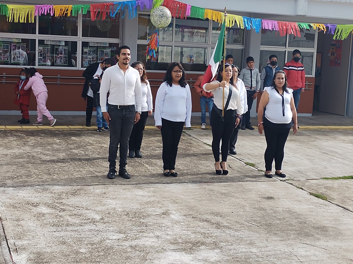 Cam5Temoaya's tweet photo. Se realizó la ceremonia de inicio de #cicloescolar en el cam no.5 Dr. J. De Jesús González de #Temoaya #edomex.@lucero082 @RebecaSaldaa13 @TinocoGRogelio @geramonro05 @MaryloreSol Éxito en este primer dia de clase. https://t.co/WO7qXtt7Ym