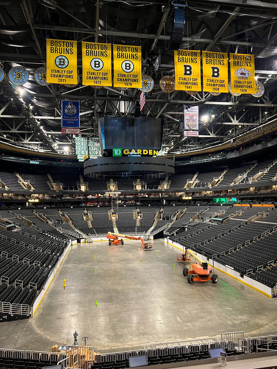 tthornton33's tweet photo. Happy to share I’ve started a new position as Digital Marketing Manager at @NHLBruins &amp; @tdgarden! https://t.co/2YhzUVXsLT