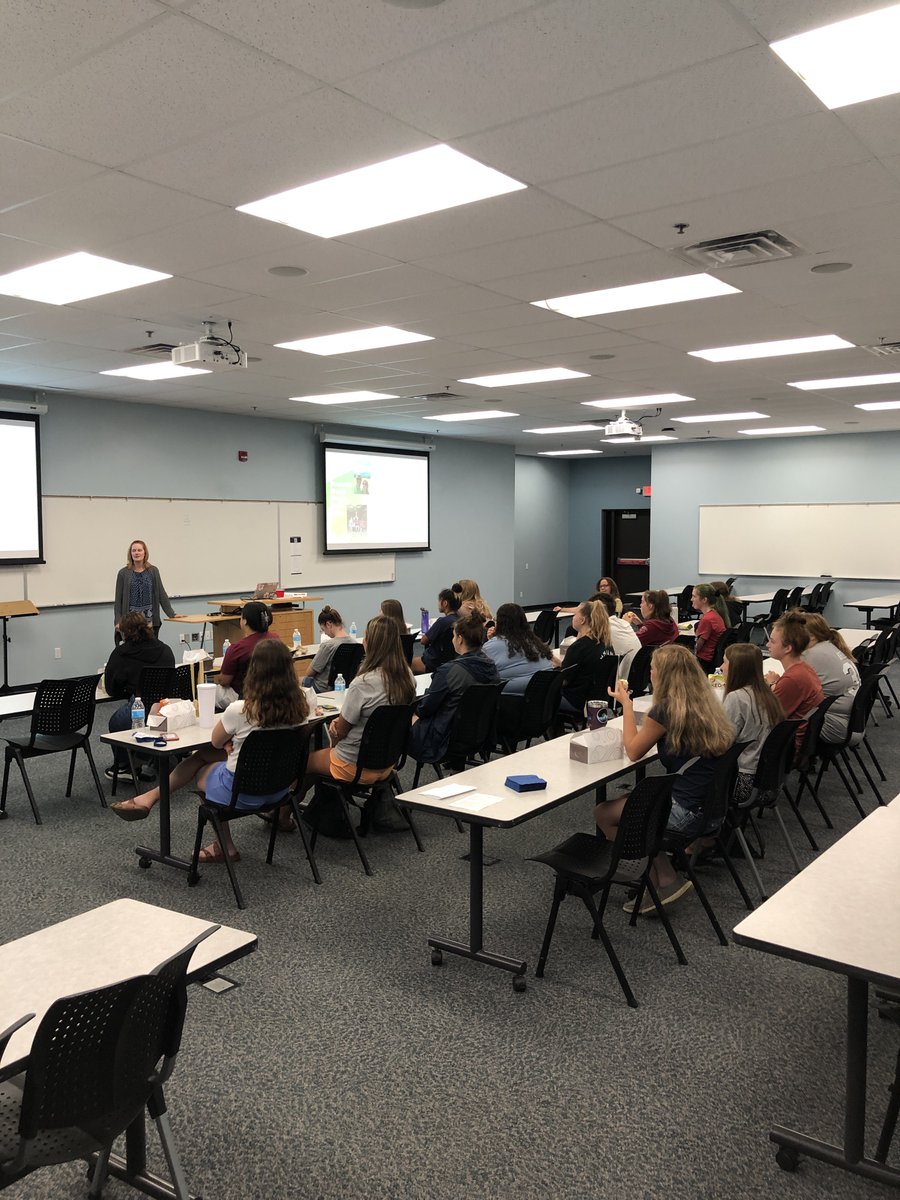 CornerstoneU's tweet photo. Members of our faculty sat down for lunch today with some of our incoming freshman for Picnic with a Prof! What a great way to get to know each other before classes get started! #CornerstoneU #WithoutCeasingCU https://t.co/qRl0OS3Zgv