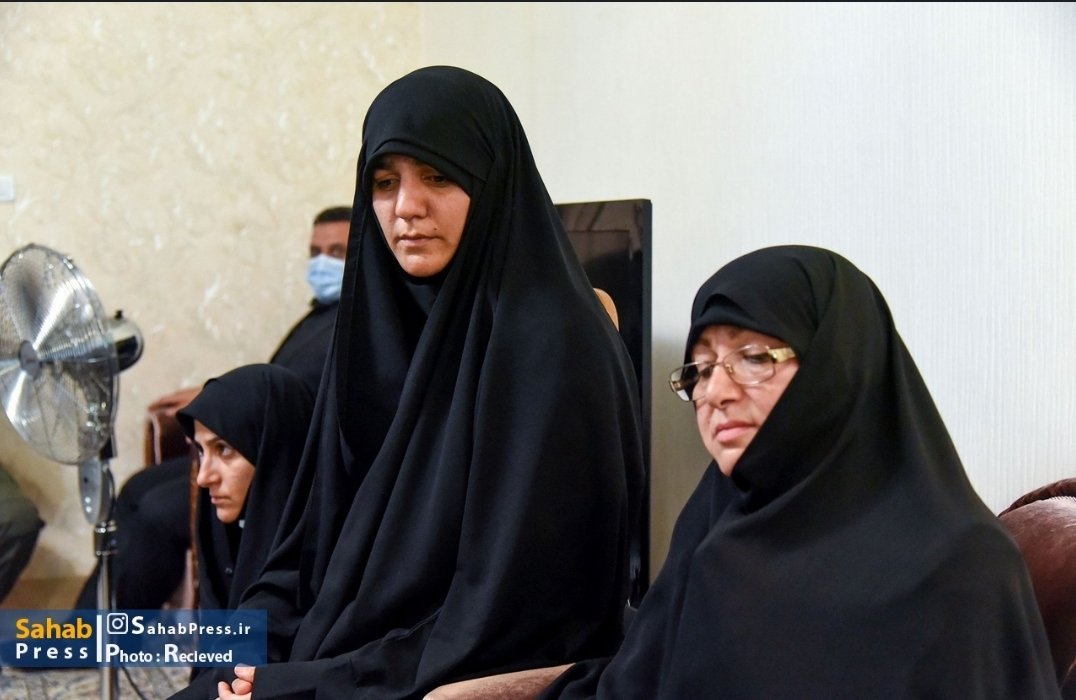AfsoonAB's tweet photo. عفریته‌های مرکز خرید شیراز/ هیولای گازگیر بی‌آرتی
چه کثافتی، چه کثافتی ... https://t.co/LRrlBK71I7