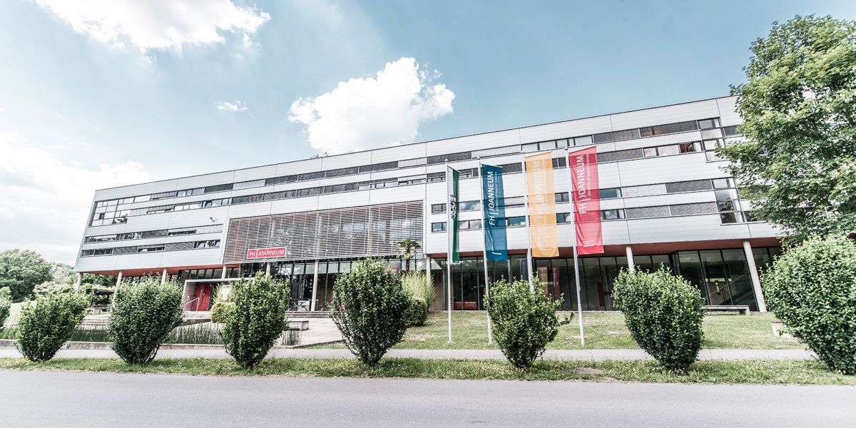 bestofgnas's tweet photo. FH Joanneum is a very sustainable Campus, last year student's organized a car-sharing website. With that, emissions will go down and that will help the enviroment.

#MYSUNchallenge 
#MYSUNMOOC
#SustainableCampus 

@mysuncampus https://t.co/x65xkN4Obq