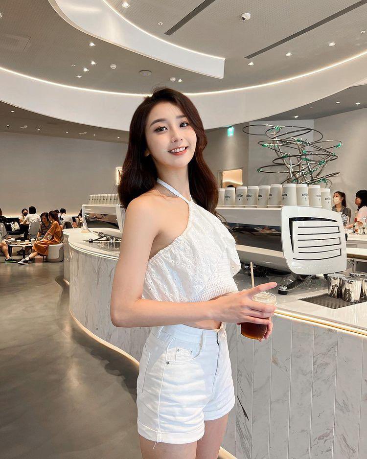 It goes well with drinks in summer.