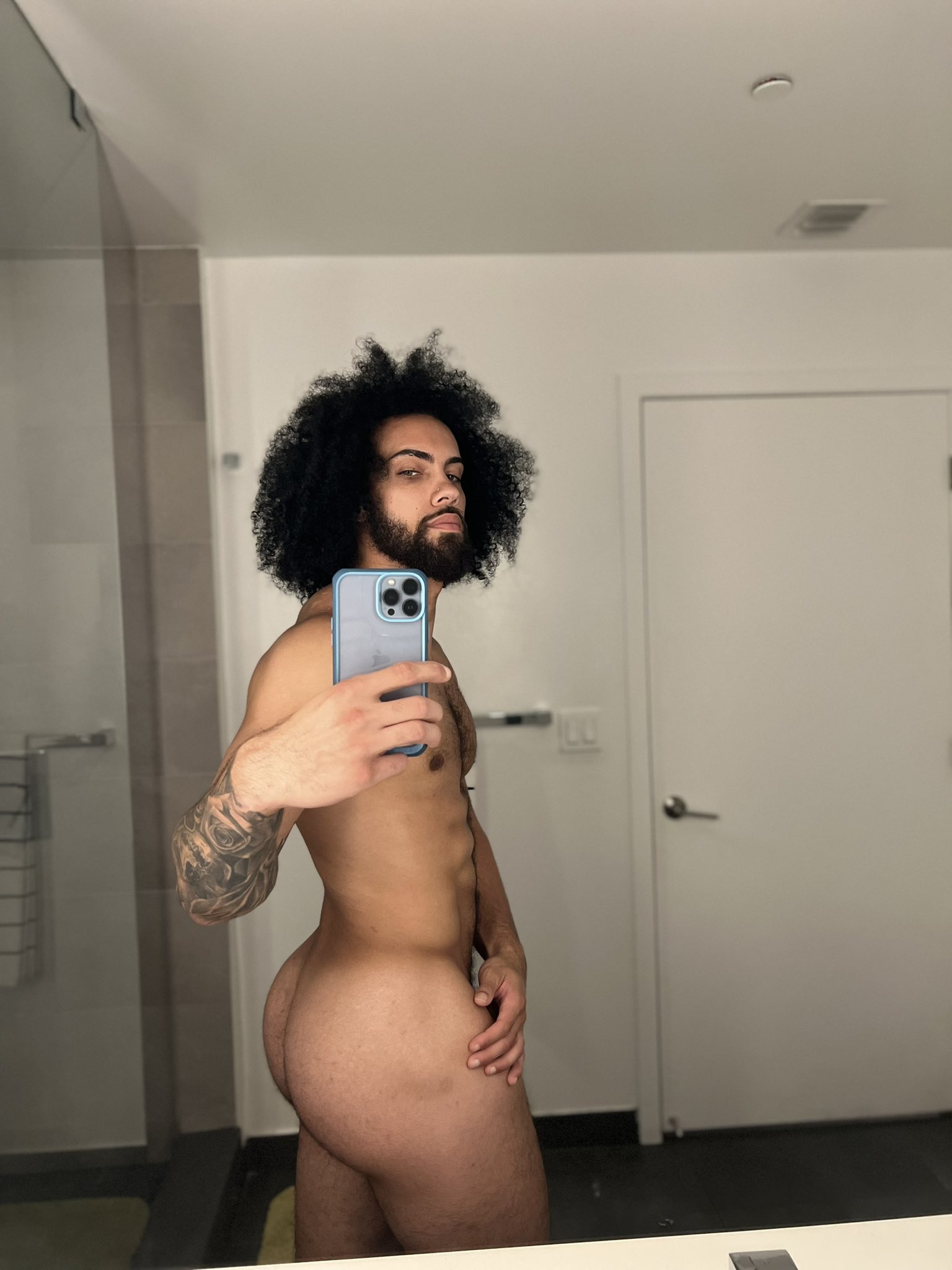 Monday vibes, kiss my ass…. Or eat it https://t.co/VxWxGAMMWk