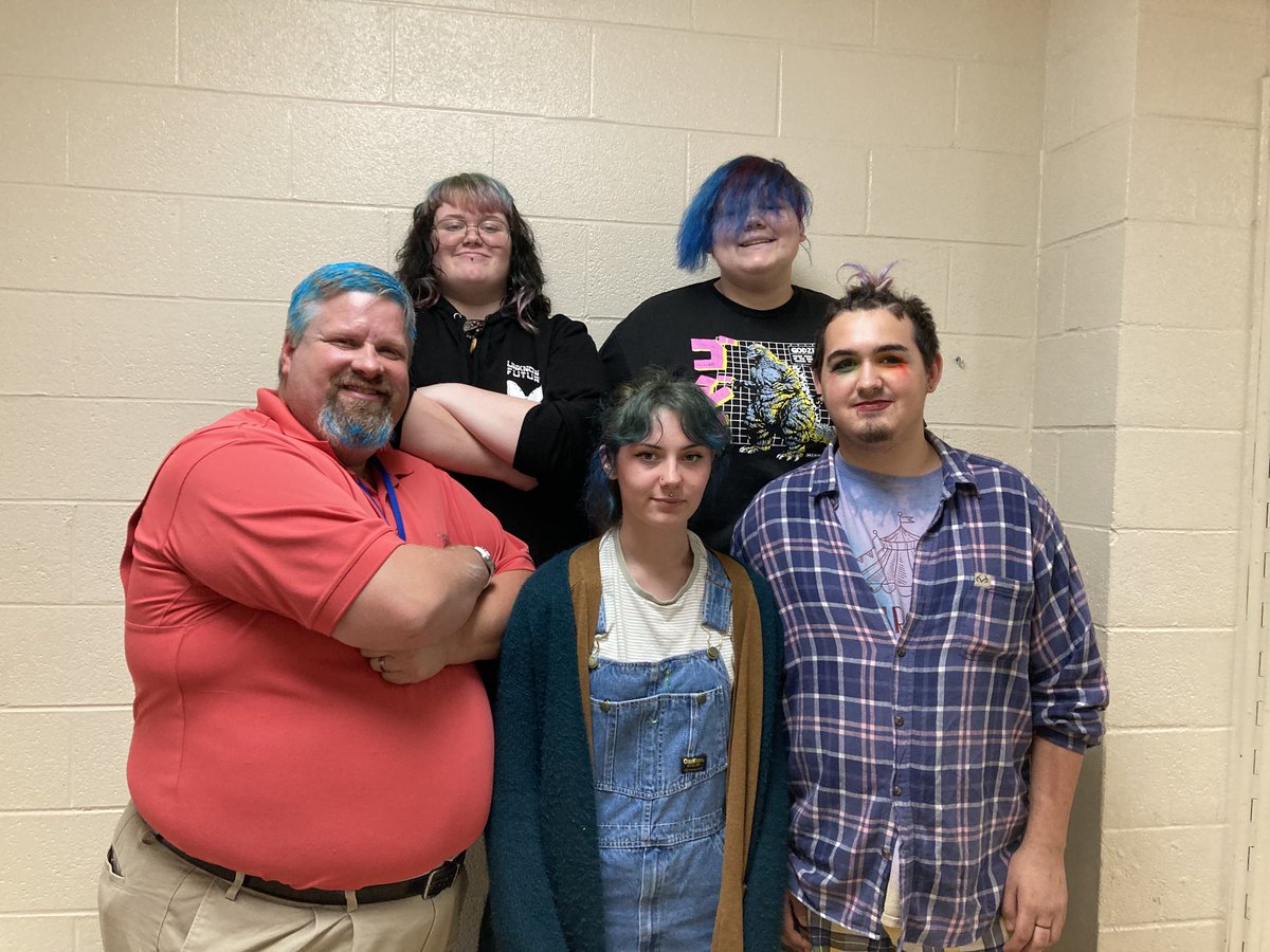 gbcca_jkincade's tweet photo. Papa Smurf and the gang. Go Bombers. #beatharrison #spiritweek @Dr_JakeLong https://t.co/KCBJ7FLzbD