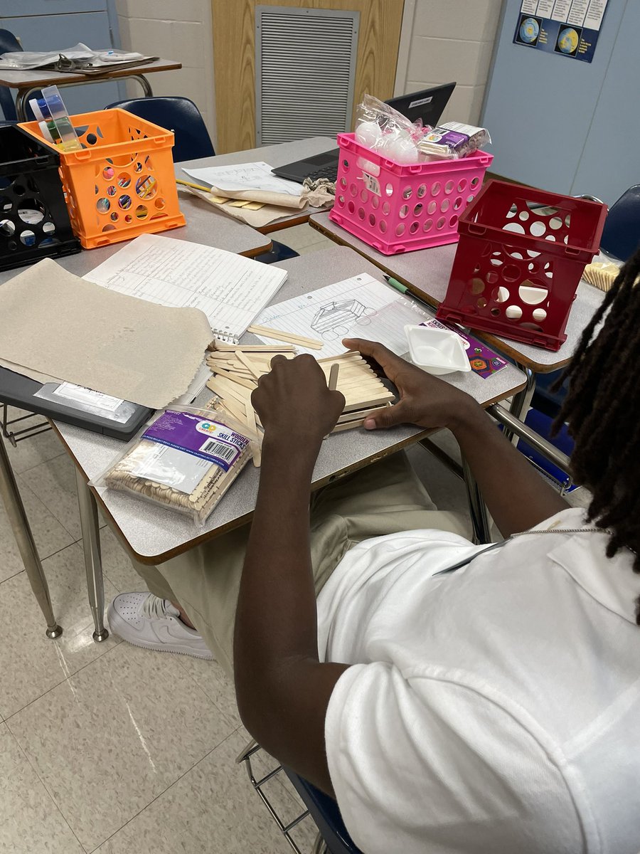 Teach_CartyV's tweet photo. It’s going up on a Monday in my class today!! Starting an engineering project in Aquatic Science. The kids are loving the critical thinking component from our lesson! @AliefScience @AliefCrossroads https://t.co/r4q6e1CksL