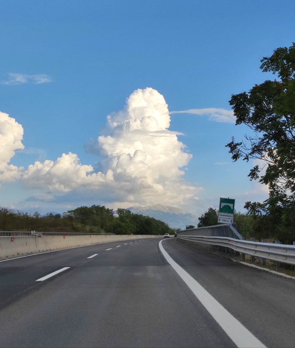 myint92's tweet photo. The famous summer animu cloud
#anime #animetropes #animecloud #cumulonimbus https://t.co/DELOvQcJMg