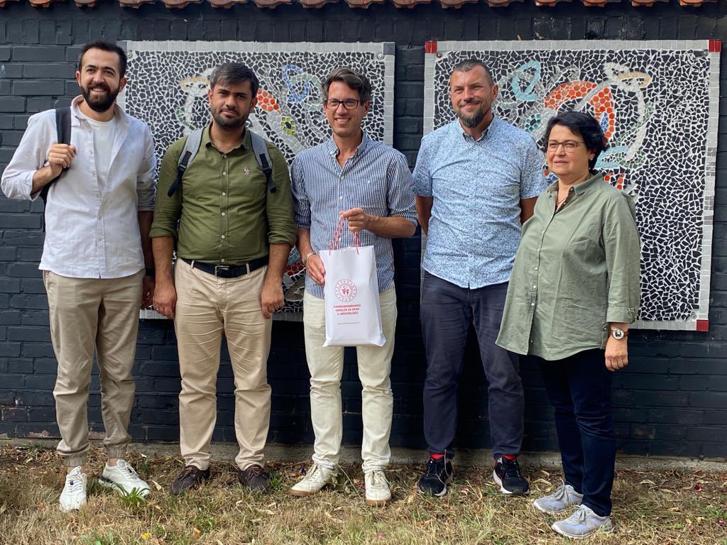 ahmetasimD's tweet photo. 2018’de başlayan hikayemiz kaldığı yerden devam ediyor.

Gençlik Değişimi 🇹🇷🇩🇪 #2022

Gençlerimiz güzel tecrübeler götürdüler, yeni ufuklar ile dönecekler.

Bu güzel imkanlar İçin @topogluemre , @enes_efendioglu Genel Müdürlerimize ve İl Müdürümüz @CemilBOZ a müteşekkiriz. https://t.co/FwfdWezphJ