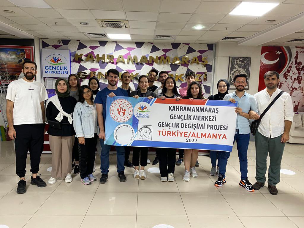 ahmetasimD's tweet photo. 2018’de başlayan hikayemiz kaldığı yerden devam ediyor.

Gençlik Değişimi 🇹🇷🇩🇪 #2022

Gençlerimiz güzel tecrübeler götürdüler, yeni ufuklar ile dönecekler.

Bu güzel imkanlar İçin @topogluemre , @enes_efendioglu Genel Müdürlerimize ve İl Müdürümüz @CemilBOZ a müteşekkiriz. https://t.co/FwfdWezphJ