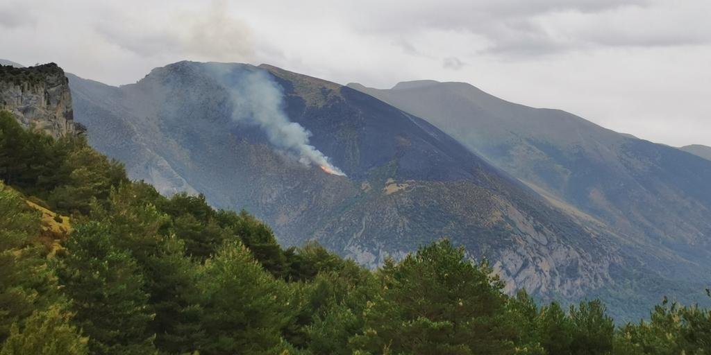 a_puertolas's tweet photo. #IFLaspuña Incendio forestal de Laspuña desde la Collada, hoy a las 18h https://t.co/k2YJlk5gUe