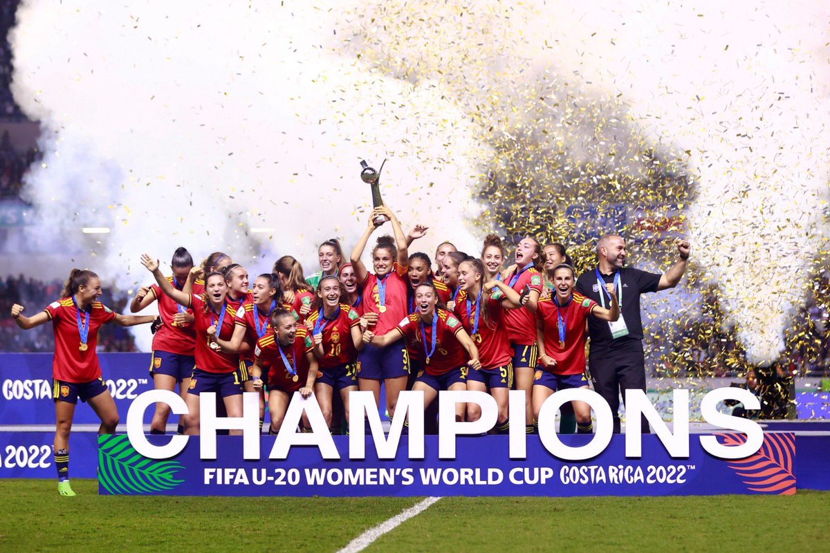 ¡Campeonas del mundo!

La <a href="/SEFutbolFem/">Selección Española Femenina de Fútbol</a> hace historia ganando por primera vez el Mundial Sub-20. Felicidades a este gran equipo por su lucha y trabajo, en especial a las andaluzas <a href="/andreamedina3_/">Andrea Medina</a> e <a href="/InmaGabarro/">Inma Gabarro</a>, máxima goleadora del campeonato.

Enhorabuena equipo ¡Os lo merecéis!