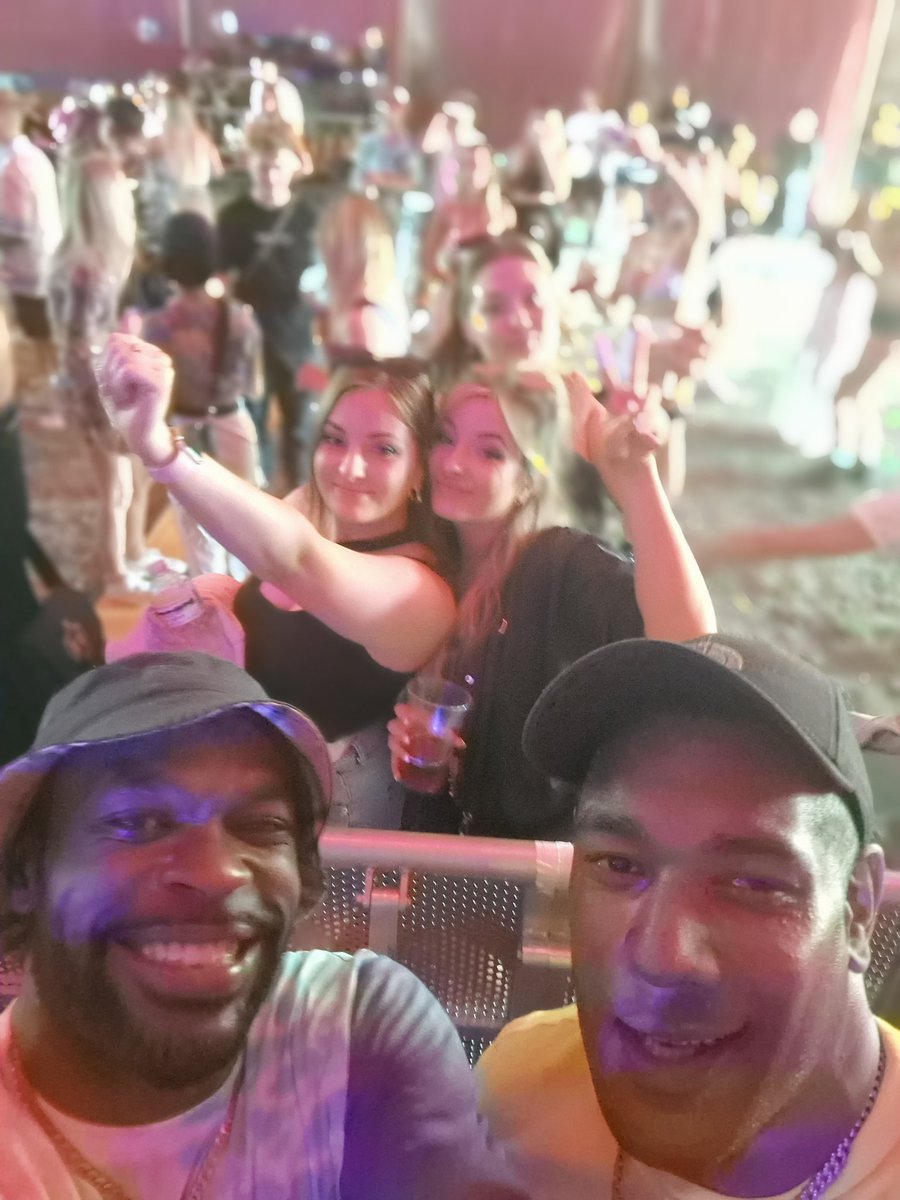 Pinky_Pinkos's tweet photo. What a day 🙏🏿🎪🎤🎧📊💣💥 #Hifields Festival 2022 https://t.co/YtnxQ2FqAW