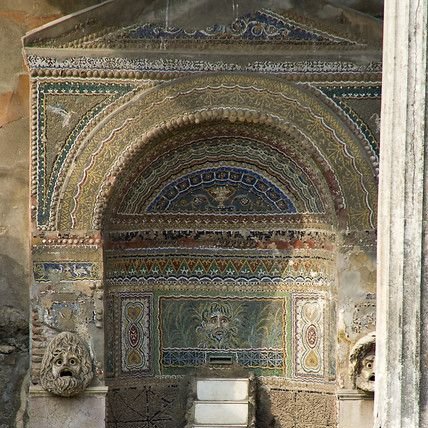 AraceliRego's tweet photo. Ruinas de Pompeya. Han sobrevivido algunos mosaicos y secciones pintadas de paredes que muestran la sorprendente decoración de las propiedades romanas #arqueologia https://t.co/RQq1qXmazE