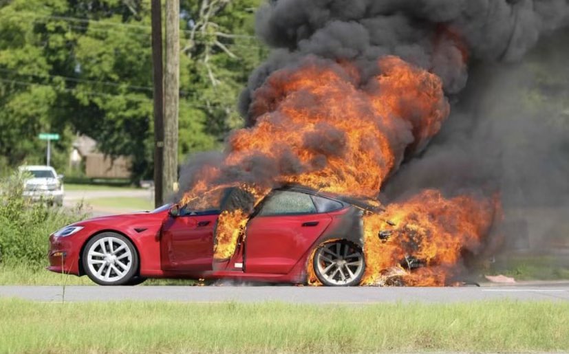 Bama_Sass's tweet photo. A bystander reached out and shared the photos they took while my grandfather was waiting for the FD and water tanker they use for car fires #TeslaPlaid @Tesla @elonmusk https://t.co/VOw8XFjLO1